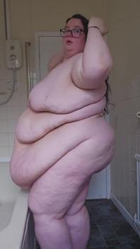 SSBBW Goddess Bathroom Strip and Catwalk