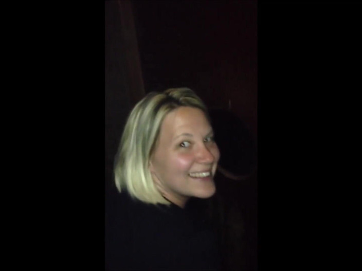 Dogging after dark: Verkliga gloryholes offentlig toalett kul