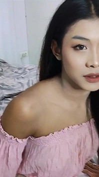 Lin, ladyboy Thái Lan 19 tuổi thử con cu trắng đầu tiên của cô ấy