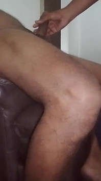 Soms geeft mijn tante me tekenen om geneukt te worden