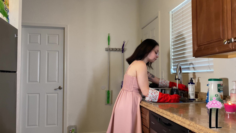 Lenna Lux: Lenna cô đơn cần tình yêu