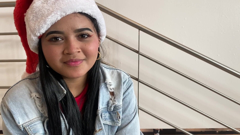 Yohamedi: Порно продюсер склонил ее, сказав ей, что он собирается на фотосессию, но это был порно кастинг