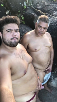 Masturbasi satu sama lain di pantai