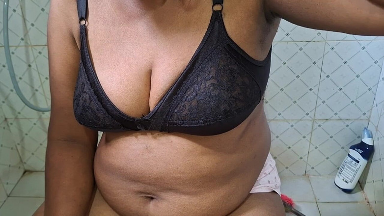 Teena New: Frau im badezimmer, heißestes video