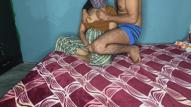 East Delhi: Bhabhi Ji Had Fun with the Pizza Boy