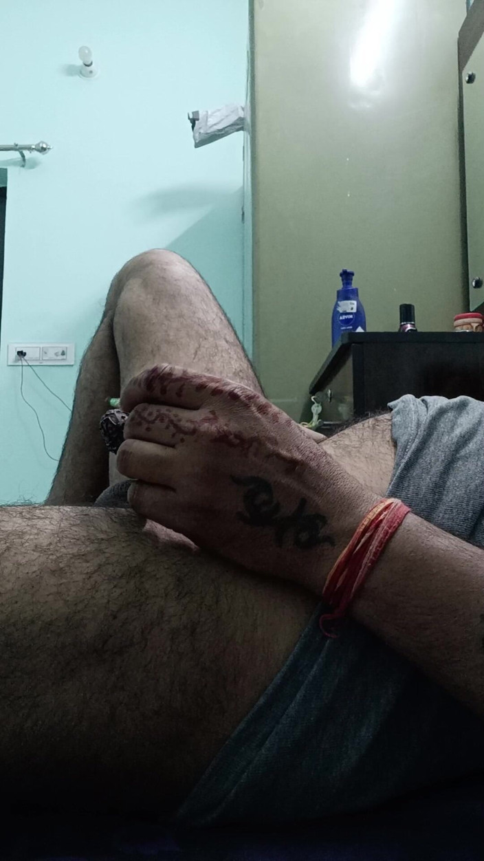 Rajasthani-old-lover: Hintli adam duş ve seksin tadını çıkarıyor