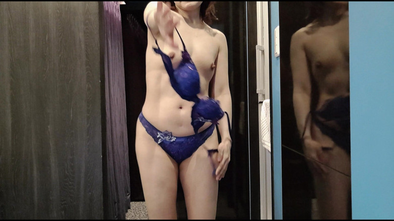 Mayumi Kanzaki: Mature Woman Changing Clothes