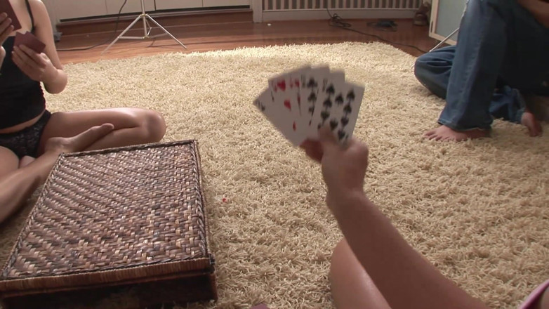 Hand Lotion Studios: Jonge Boredome-sletten spelen stripkaartspellen