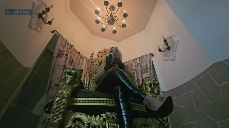 Strict Senz: 바나나 발 뒤꿈치 청소 노예를 분쇄하는 거인 Sheela Sinner 1부