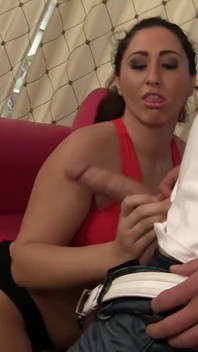 Vanessa Blake uwodzi faceta dużym kutasem i ostro się pieprzy