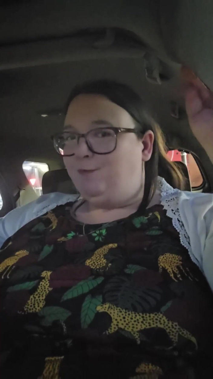 SSBBWLadyBrads: Makanan cepat saji dientot di dalam mobil sama tukang makanku