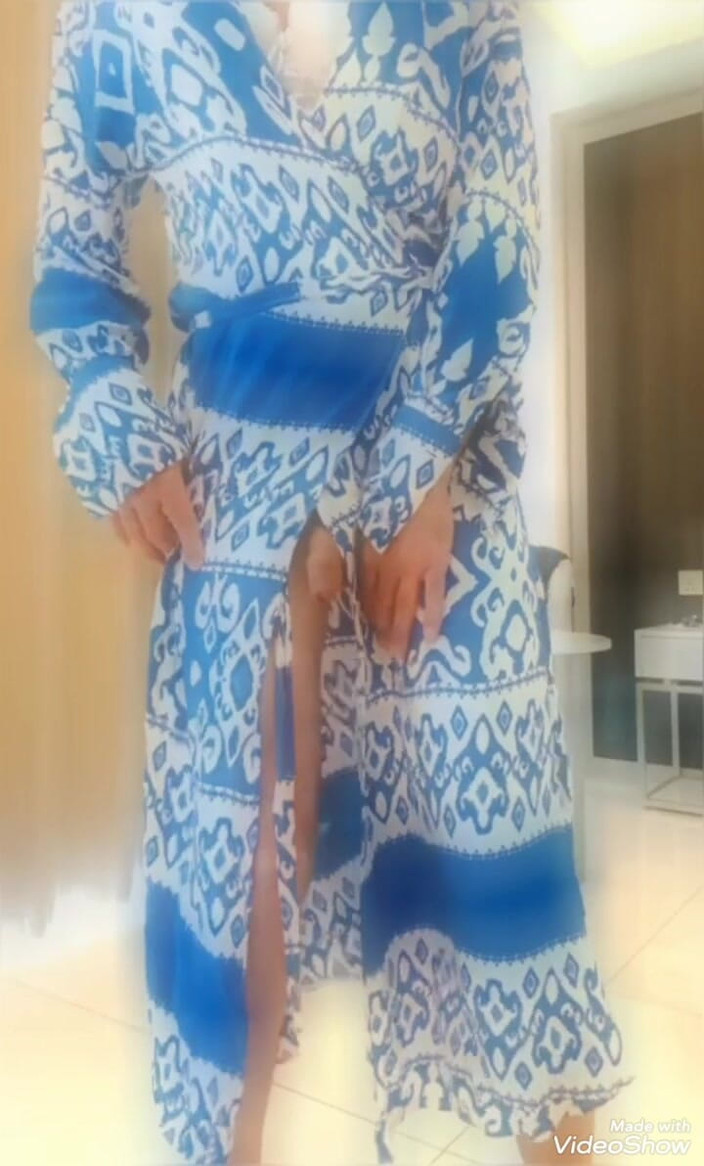 Lana Cross: Bleu et blanc
