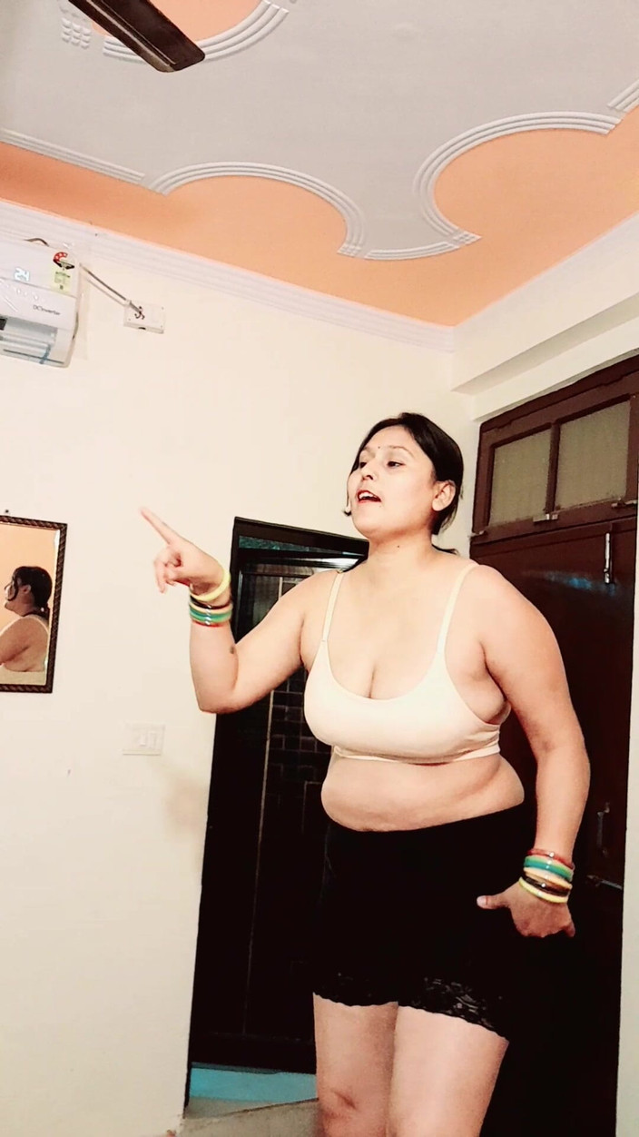 Puja555: Vợ Ấn Độ Puja Bhabhi khiêu vũ