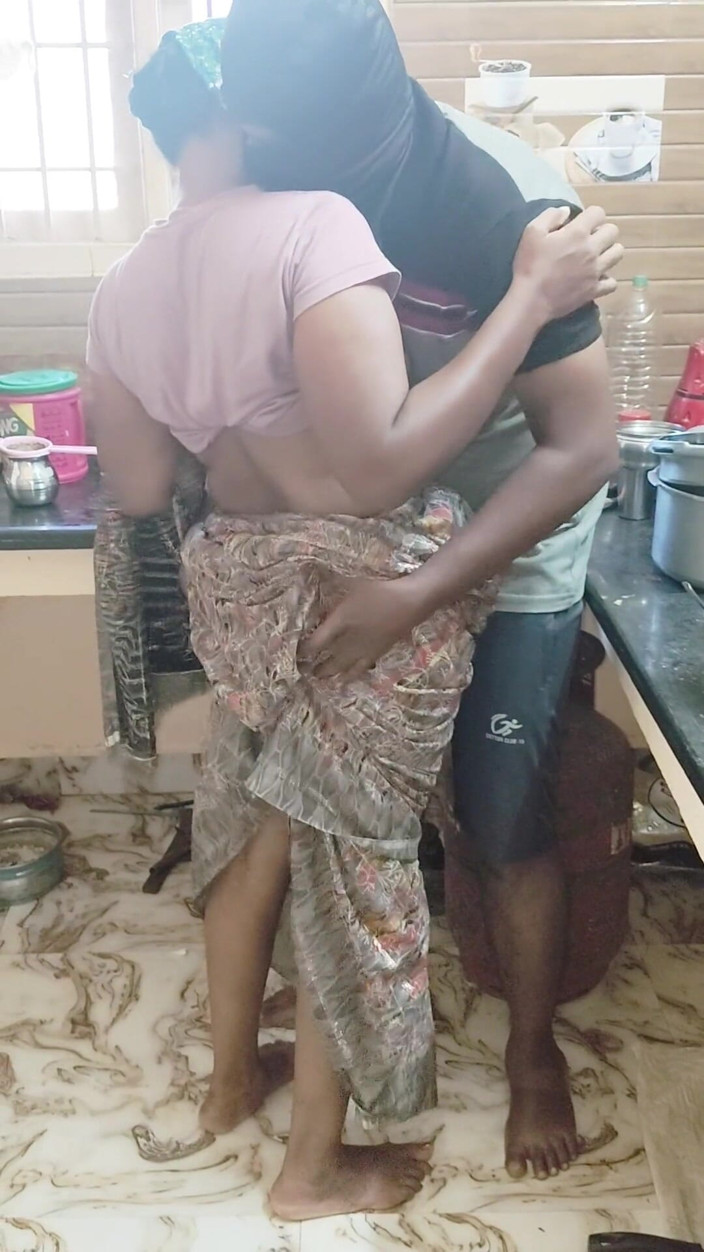 Thesana: House Wife Fucks the Gas Cylinder Delivery Boy