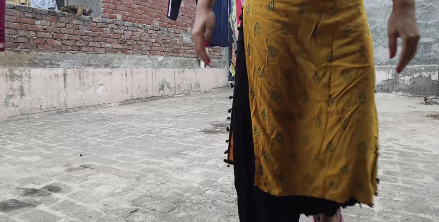 Saarabhabhi6: Behulpzame stiefmoeder laat zien hoeveel ze van hem houdt pov...