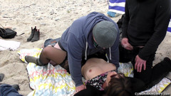 Cumdrinking Wife: Gangbang od Šest cizinců na pláži
