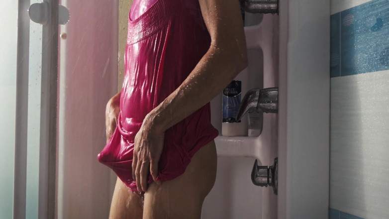 Sorona: Sissy teasing in the shower