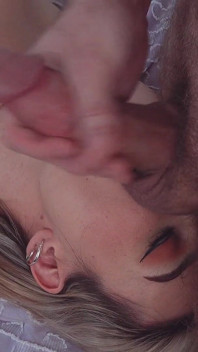 Bobs Tgirls: 자지를 사랑하는 달콤한 니콜