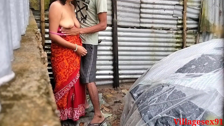 Villagesex91: Místní desi vesnická dívka hardcore sex ve venkovním prostředí