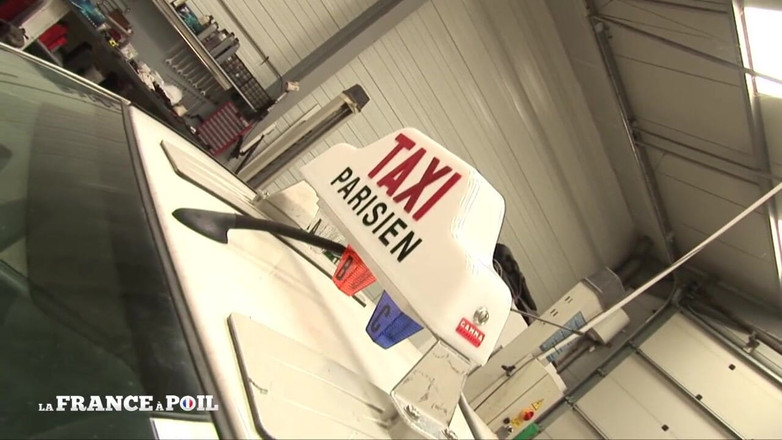 French Wives Offered: Smart Beurette dengan tetek kecil membayar bil dengan pantatnya