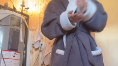 sweethanajapanese: 在寒冷天气在户外撒尿