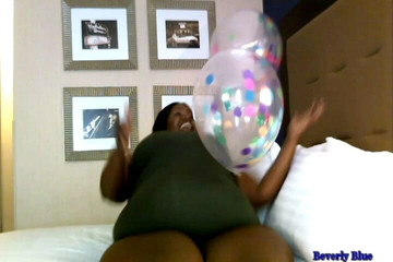 Beverly Blue: Beverly dan Balon Confetti