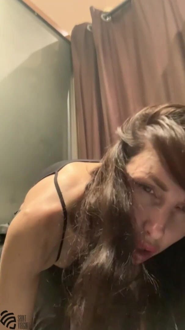 LizaVirgin: 가게의 피팅룸에서 자위하는 핫한 밀프