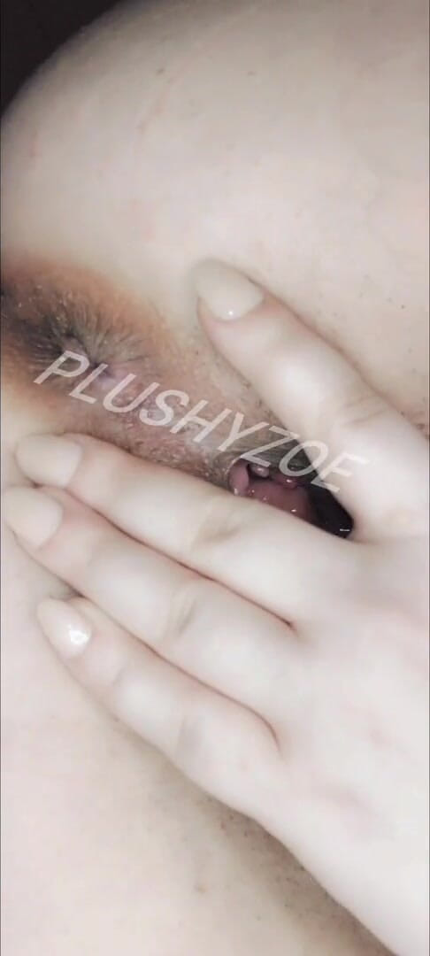 PlushyZoe: POV: pairando sobre você