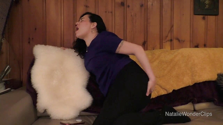 Natalie Wonder: 継母の嫌いな人はとてもかゆいです彼女はいくつかの絶望的な救済のためにあなたのコックに降伏します