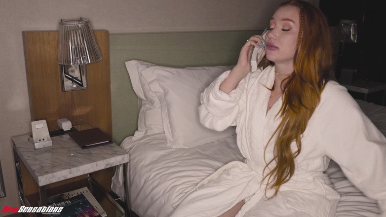 Girl Girl XXX: Lindsay lee अपने मेहमान madison Morgan को संतुष्ट रखती है