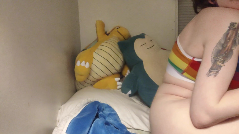 Lori Critter: Critter fickt einen drachen-dildo