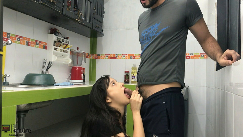 Emma vict: Follando a mi hermanastra en una fiesta familiar cum-cara - porno...