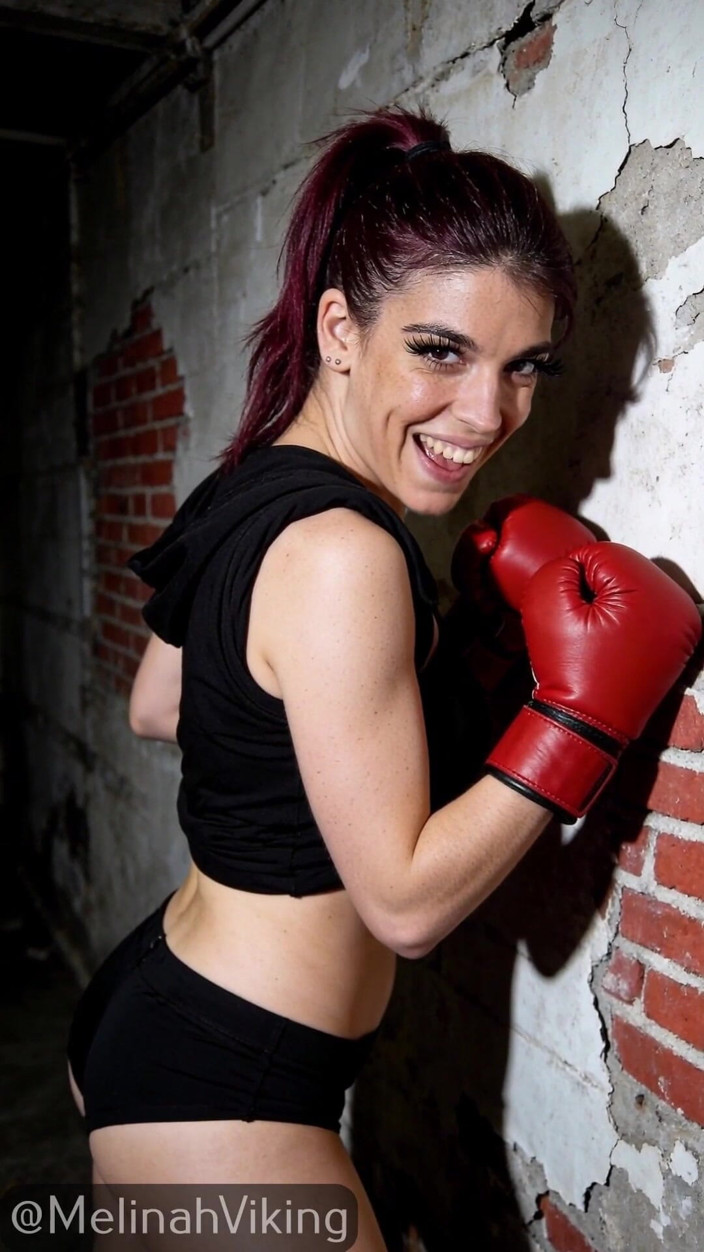 Melinah Viking: Nadržený boxer
