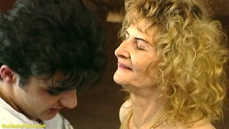 Goldwin pass: Sexy hairy 82 years old stepmom hardcore doggy style