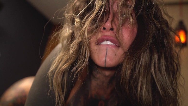 Leyton Big: Dívka, Kterou Jsem Potkal Na Tinderu, Zve Své Přátele, Aby...