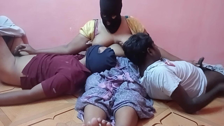 Tamil lesbian: Üçlü ateşli emme ve mastürbasyon
