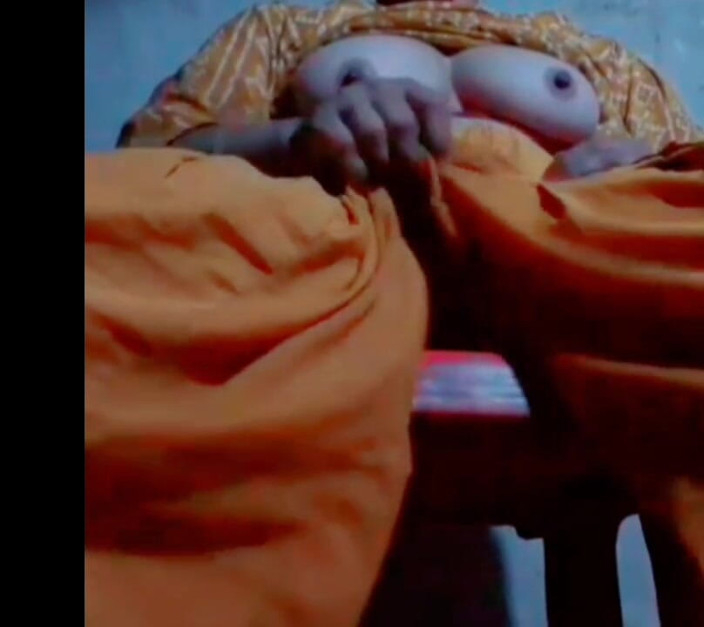 TricolorMusic3: Mastrebets si wanita lajang mengingat pasangannya, tapi dia masih belum...