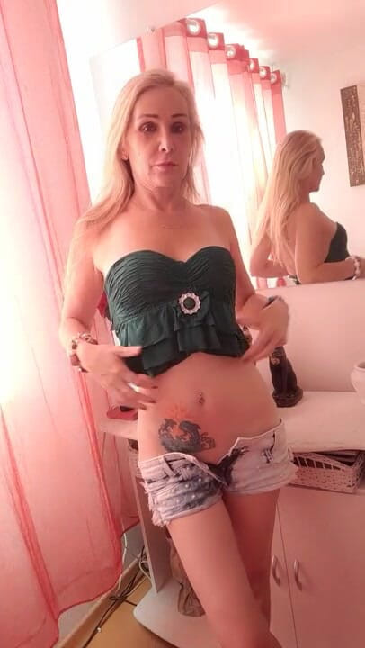 Stefany karoliny: Puta de exibe de top verde ...