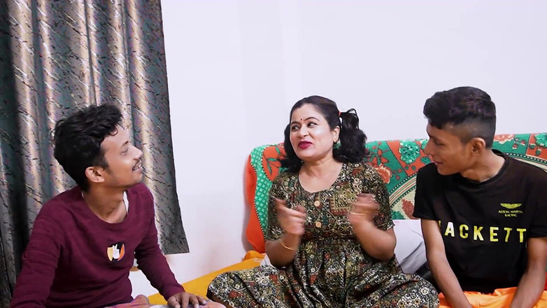 Xtramood: सौतेली बहन अपने दो सौतेले भाई के साथ मजा ले रही है और जोरदार चुदाई कर रही है, तीन लोगों की चुदाई हार्डकोर सेक्स