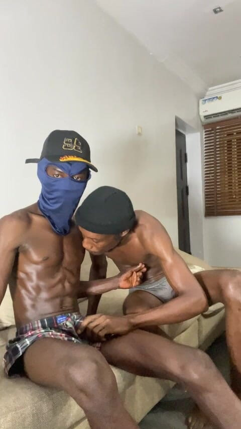 Honeyslim: Follando y fumando con mi chico