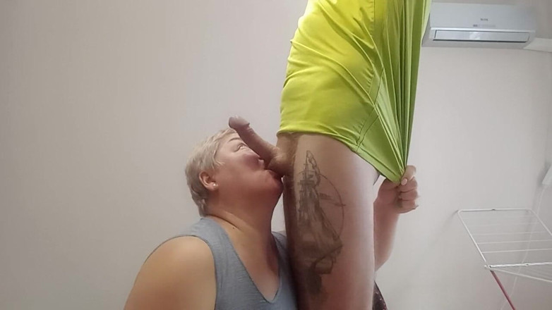 Zona901: Rewarded with a blowjob with an electrician