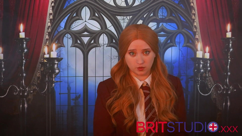 Brit Studio: A cena de estréia de Victoria Greene, o vibrador na...
