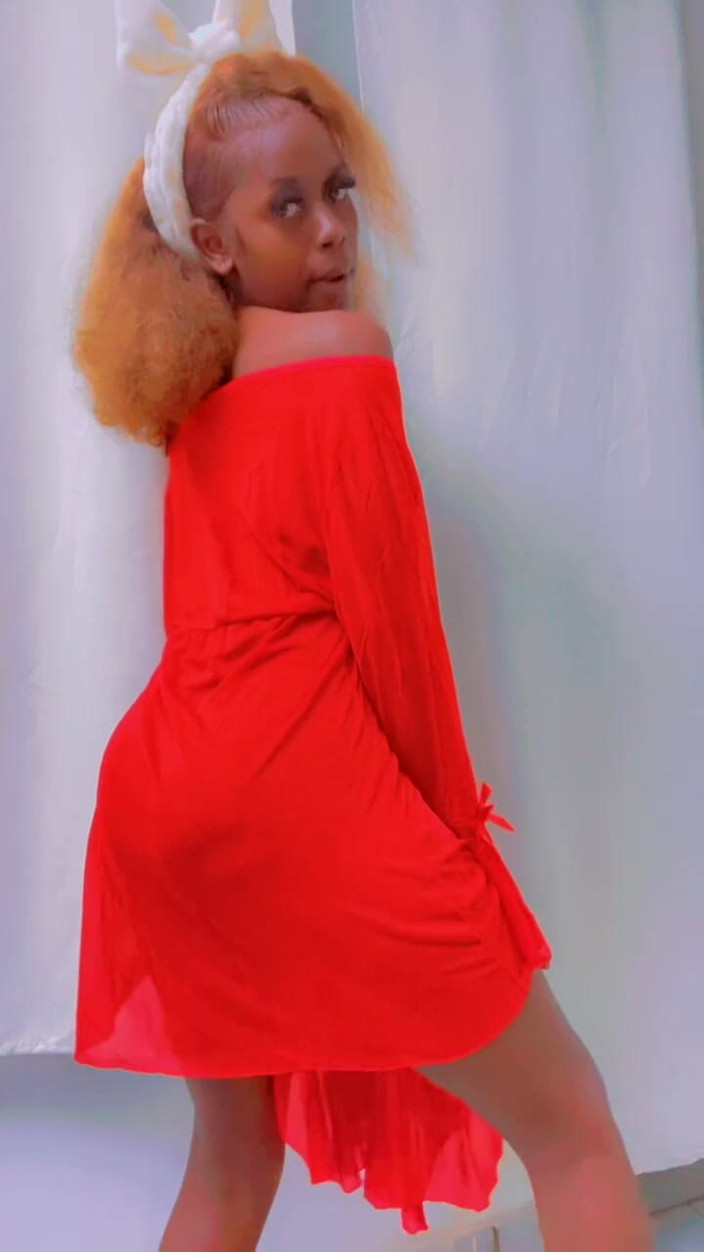 Chickysue: La ragazza in rosso