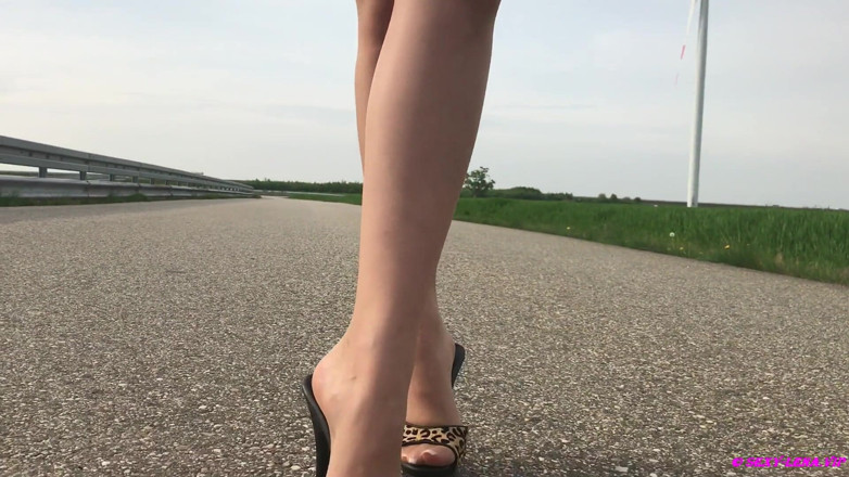 Goddess Lena: Plimbare cu catâri și ciorapi