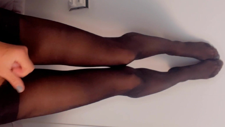 TVI Studios Val Parker: Un travesti excité en POV se branle en collants noirs