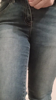Playful MILF in Jeans and Seamless Pantyhose