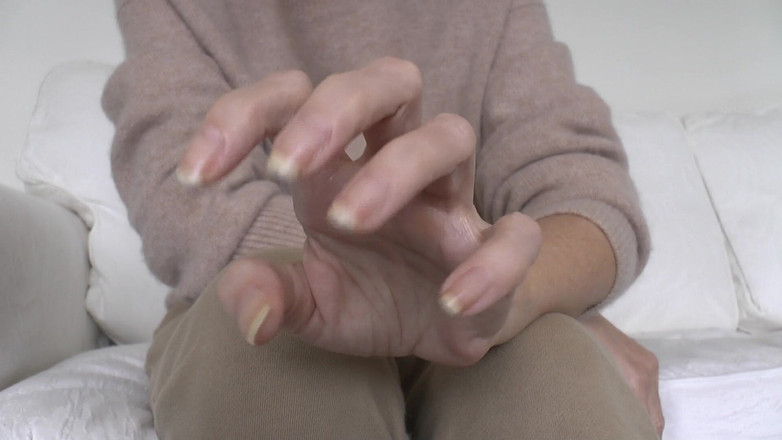 Lady Victoria Valente: Manos y uñas hermosas y elegantes presentadas por Lady Victoria...