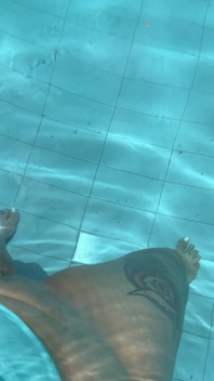 Tuve Un Orgasmo En La Piscina Al Aire Libre