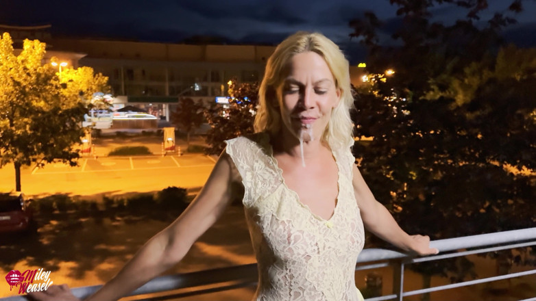 Miley Weasel: Crazy!! Blonde Babe Fucked in Public After Date!!