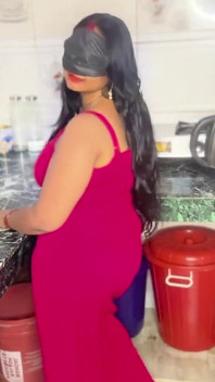 Soție indiancă sexy legată la ochi sex în bucătărie cu soțul futând dur la ochi video hindi